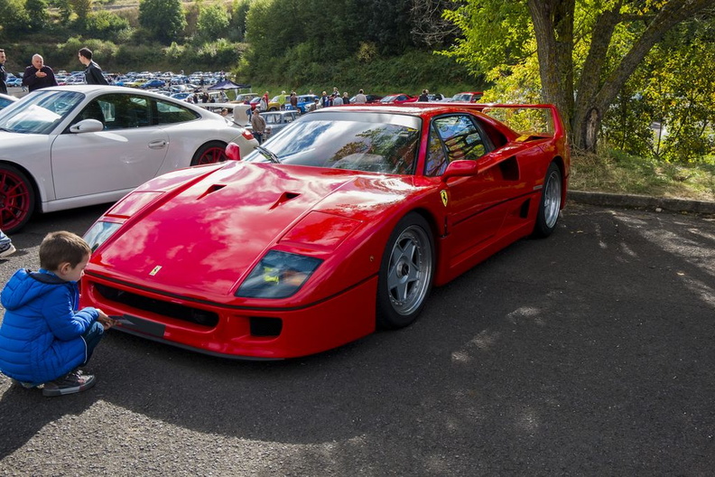 Ferrari_F40_1.jpg