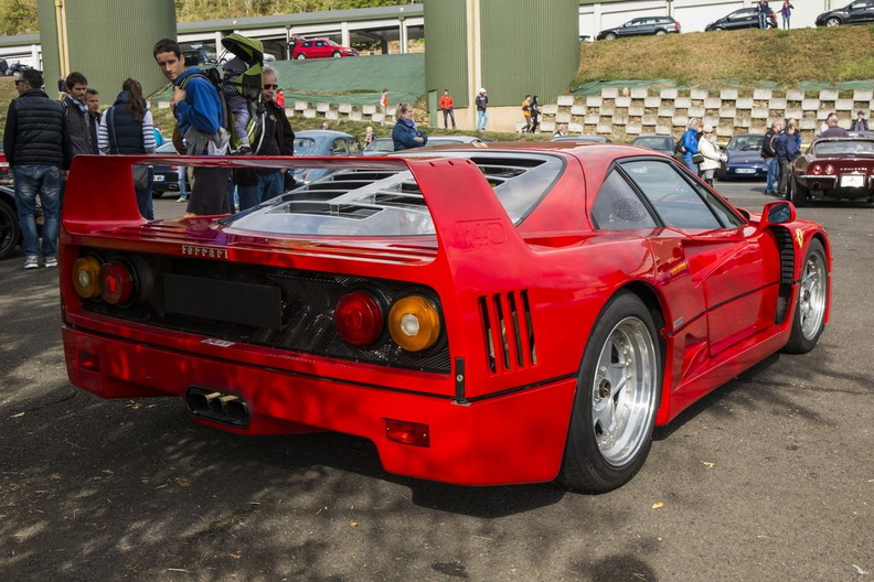 Ferrari_F40_4.jpg