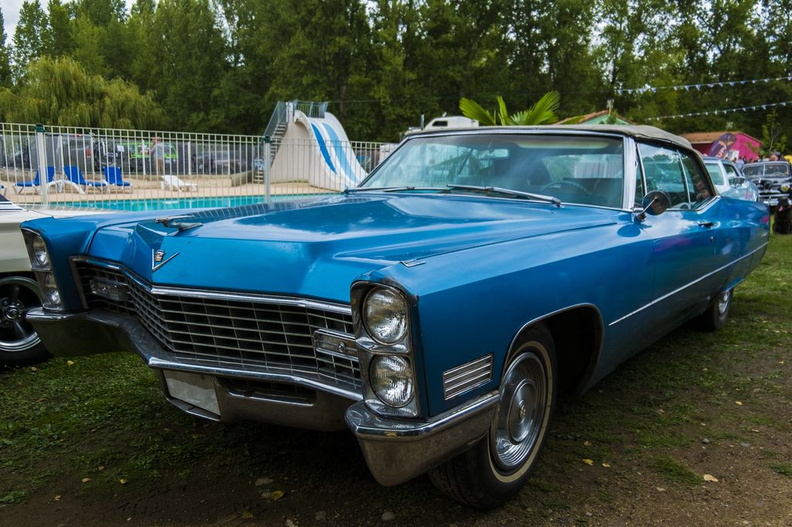 Cadillac Coupe Deville 67.jpg